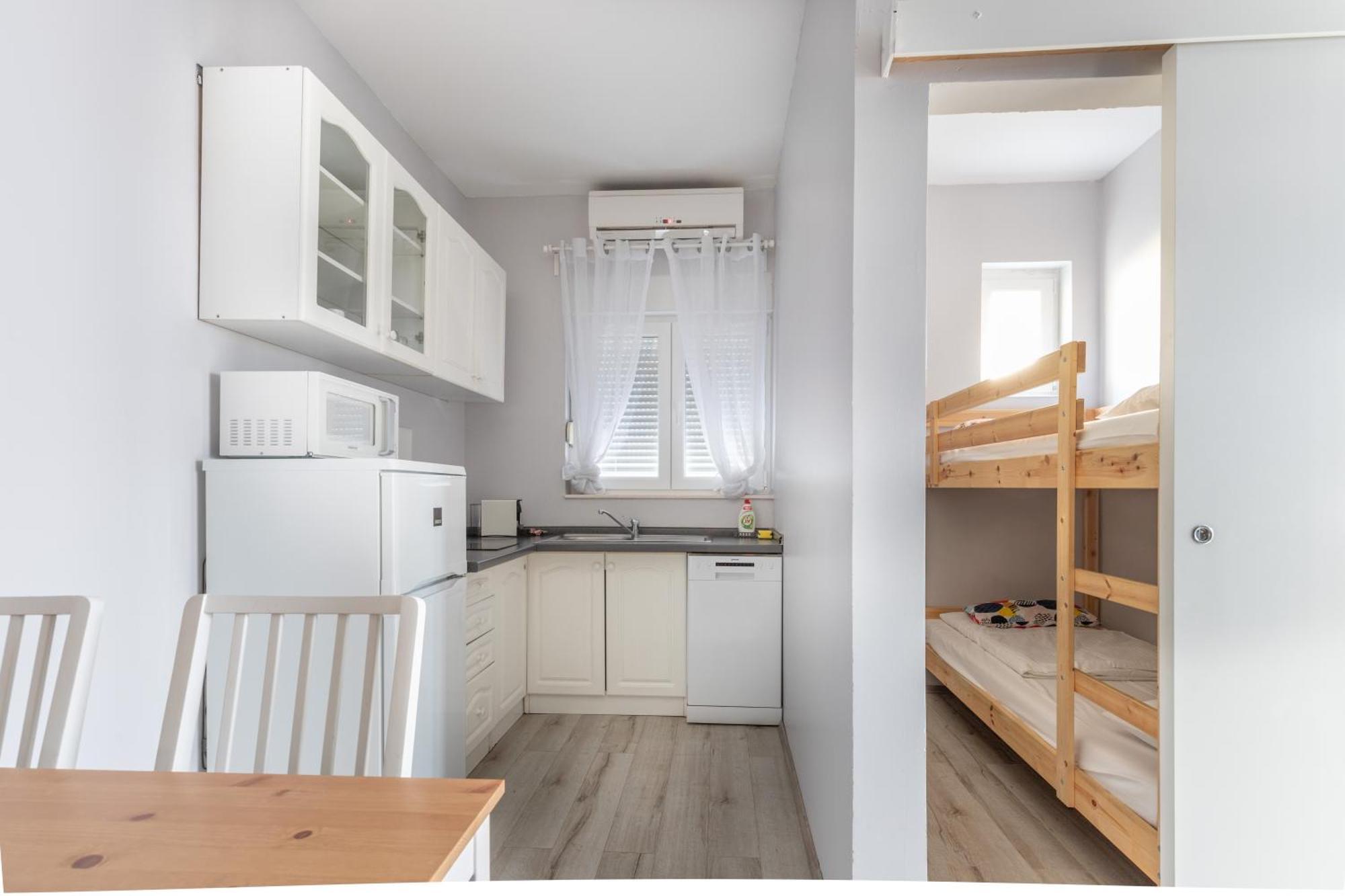 Apartmani Dina Биоград-на-Мору Экстерьер фото