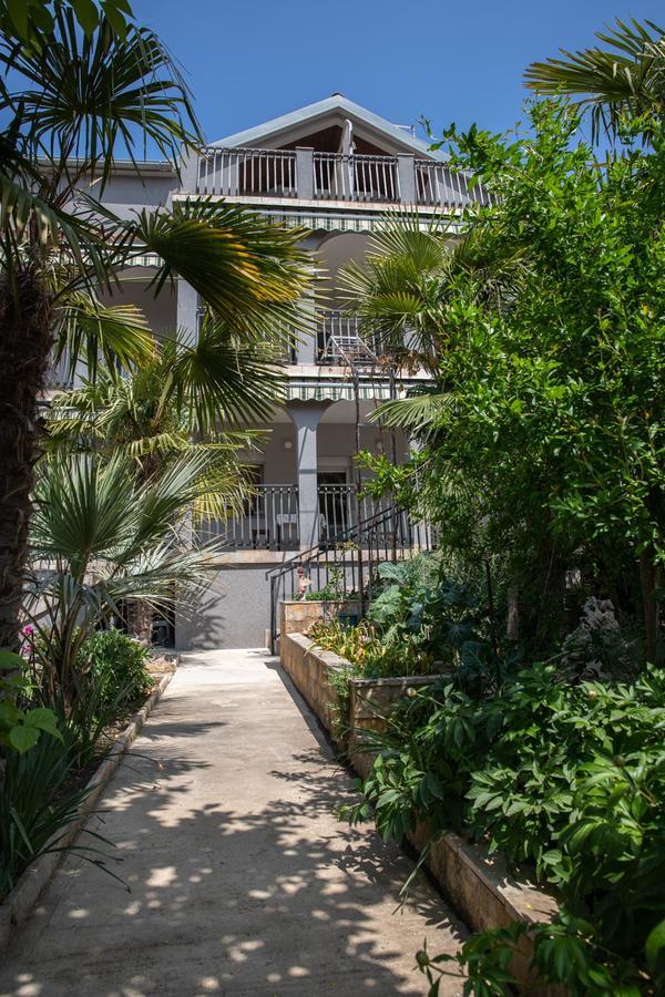 Apartmani Dina Биоград-на-Мору Экстерьер фото