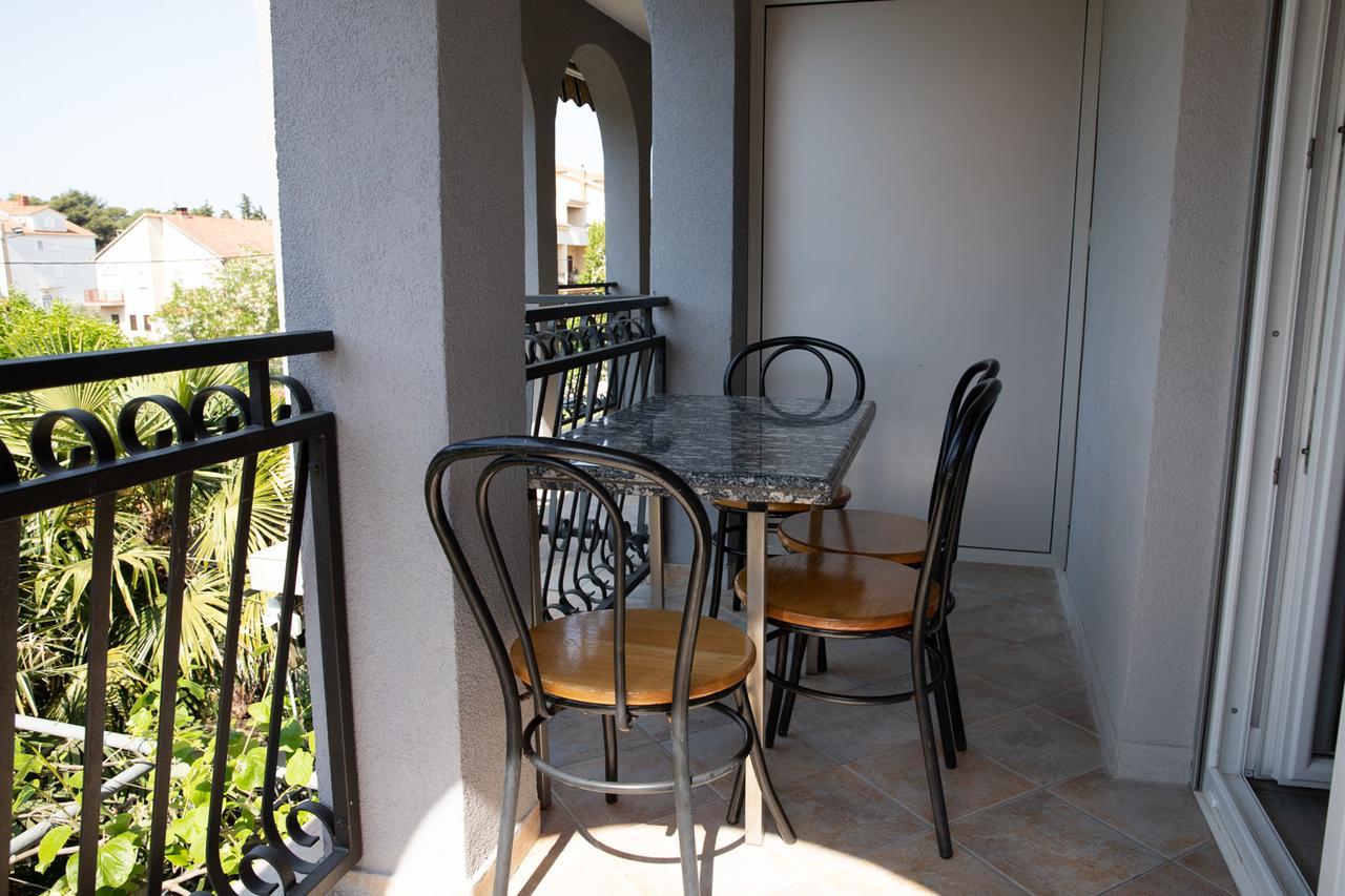 Apartmani Dina Биоград-на-Мору Экстерьер фото