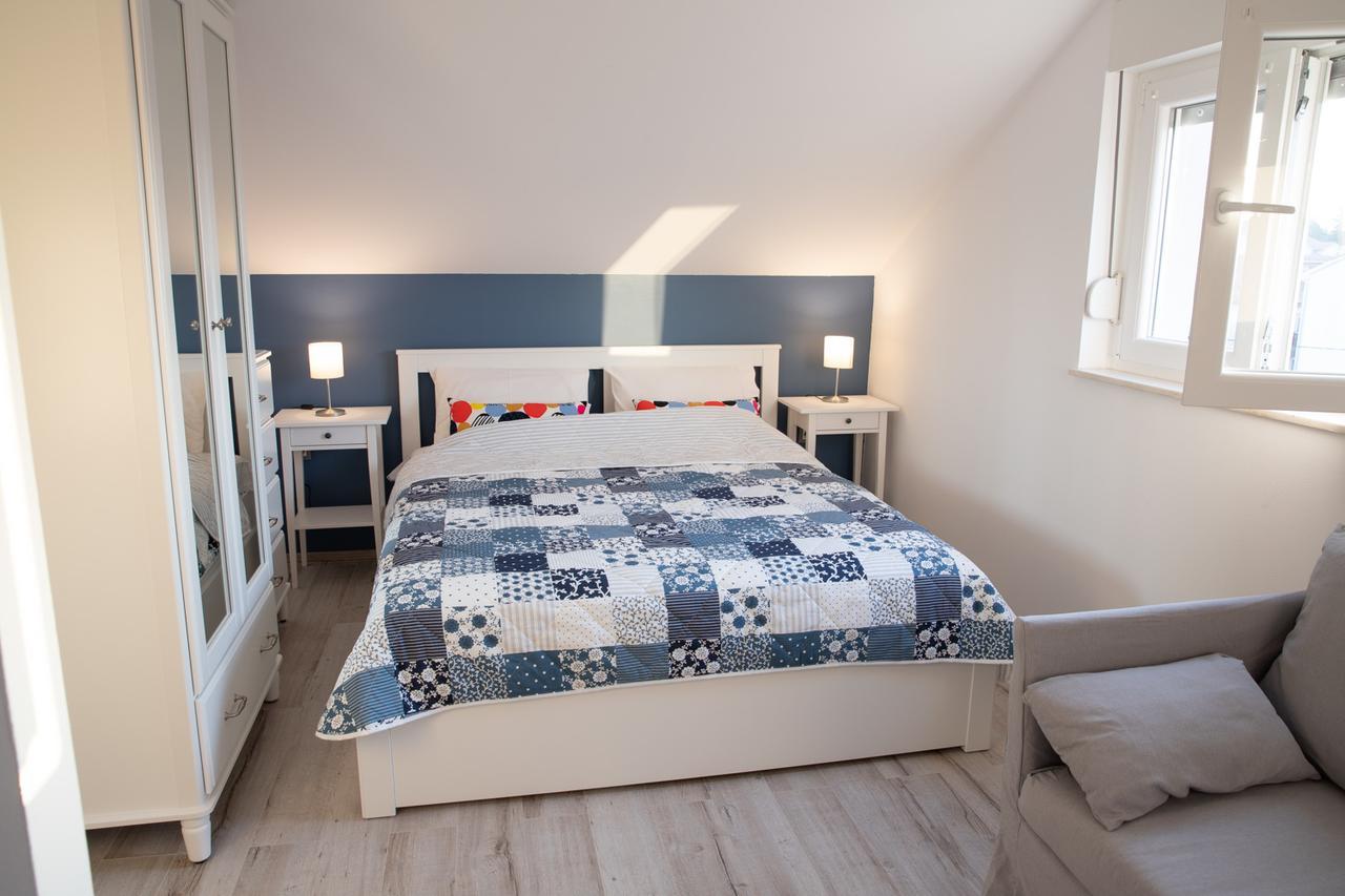 Apartmani Dina Биоград-на-Мору Экстерьер фото