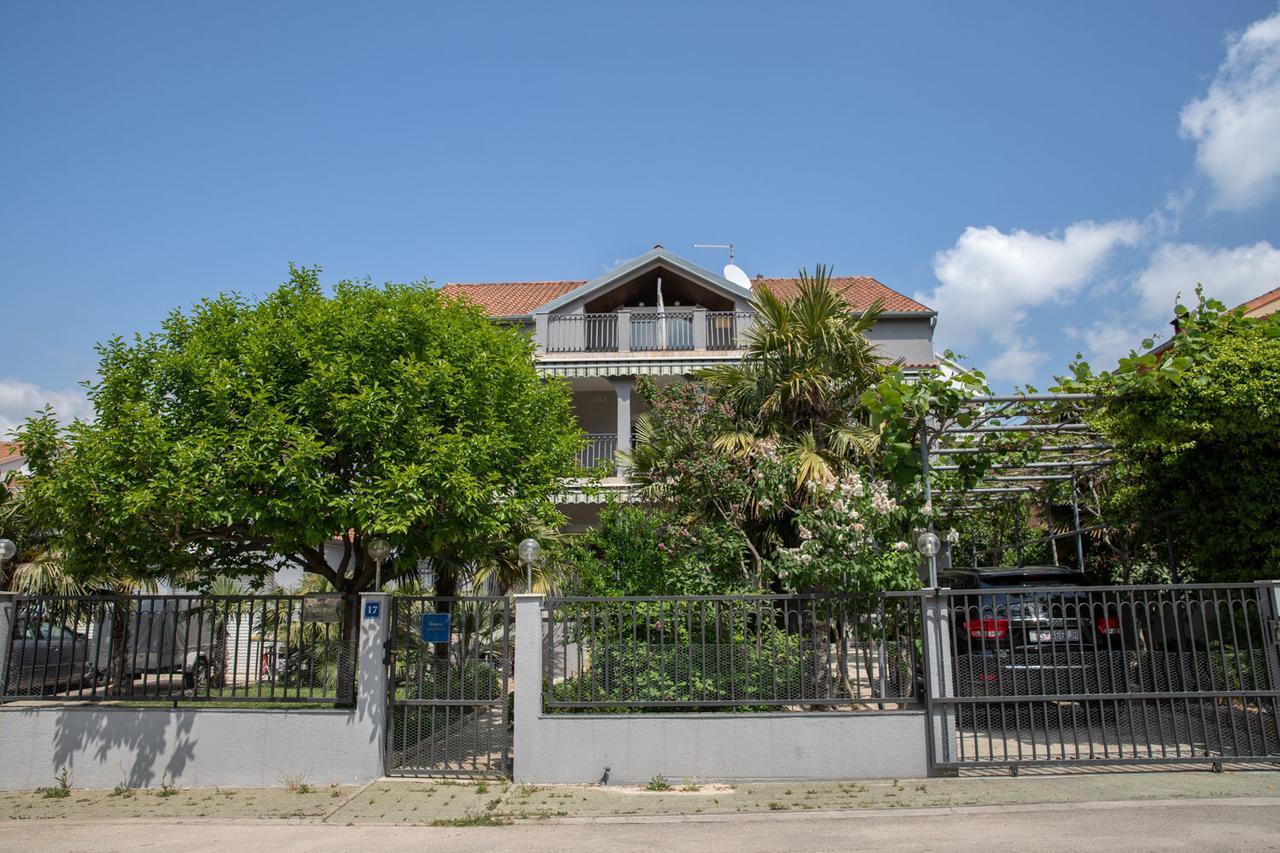 Apartmani Dina Биоград-на-Мору Экстерьер фото