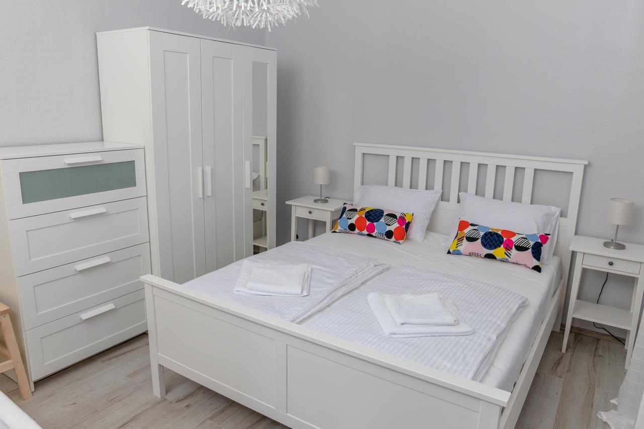 Apartmani Dina Биоград-на-Мору Экстерьер фото