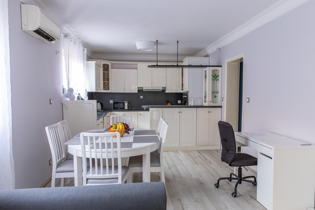 Apartmani Dina Биоград-на-Мору Экстерьер фото