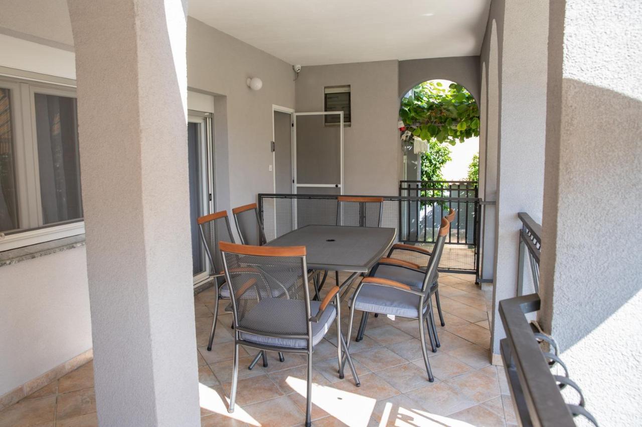 Apartmani Dina Биоград-на-Мору Экстерьер фото